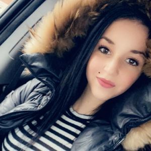 Meet your Posher, Elise